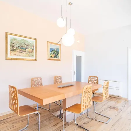 Penthouse Vis A Vis Apartment *