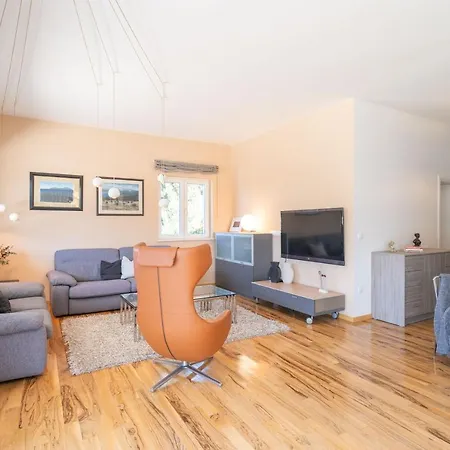 Penthouse Vis A Vis Apartment